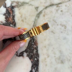 HERMES 
Lizard Charniere Cuir Narrow Hinged Bracelet S Ombre
